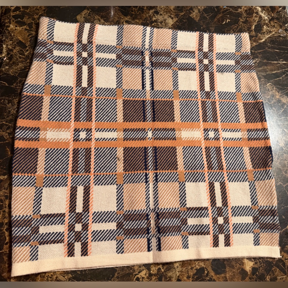 NWT 100% Viscose women’s Plaid Knit mini Skirt in Cream, Navy & Tan size XL